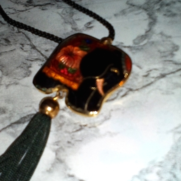 Vintage Chinese Enamel Cloisonne Puff Elephant Pendant with Tassel Neckl… - Picture 7 of 9